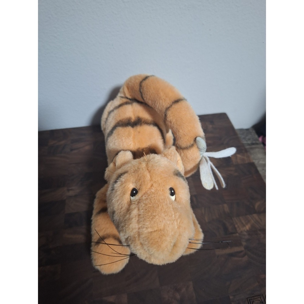 Gund Disney Classic Winnie The Pooh 9" Tigger the Tiger with Dragonfly Plush Toy